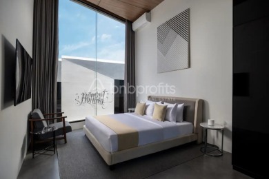 Luxurious 2 BR Villa, Walking Distance to Batu Bolong Beach - photo 8