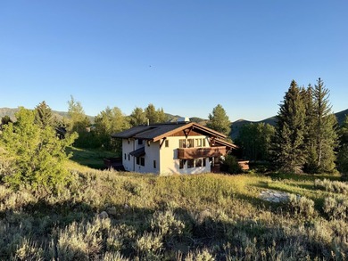 Elevated above Sun Valley, this stunning Austrian style retreat - photo 2