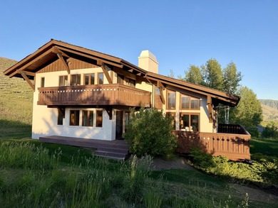 Elevated above Sun Valley, this stunning Austrian style retreat - photo 4