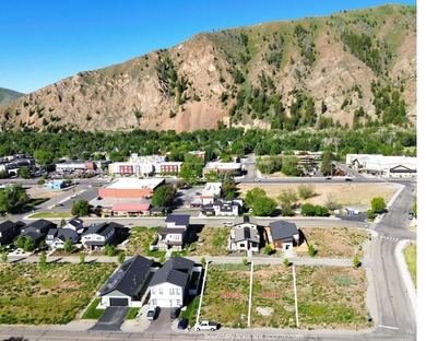 Part of Northridge Village pocket community just blocks from the - photo 4