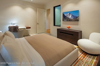 A rare offering on Red Mountain, combining luxury contemporary - photo 17