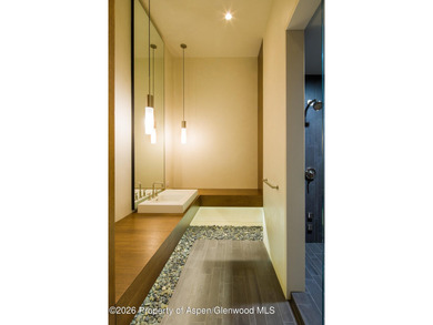 A rare offering on Red Mountain, combining luxury contemporary - photo 18