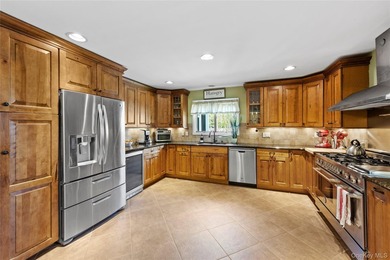 1928 Colonial in Riverhead - Tesla Solar Roof, 3-Car Heated - photo 31