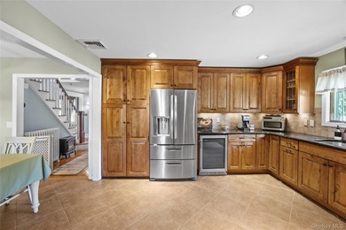 1928 Colonial in Riverhead - Tesla Solar Roof, 3-Car Heated - photo 33