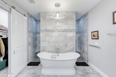 A CUSTOM HOME, Beautiful home, with open floor plan a lot of - photo 35