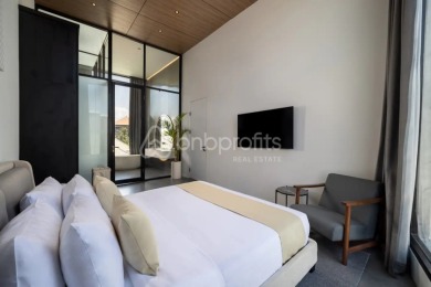 Luxurious 2 BR Villa, Walking Distance to Batu Bolong Beach - photo 9