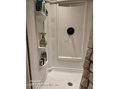 Superb Annadale location near train, buses, shops and - photo 11