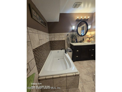 Superb Annadale location near train, buses, shops and - photo 13