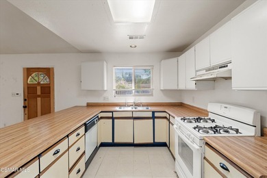 Unlock the possibilities with this rare duplex-zoned property in - photo 18