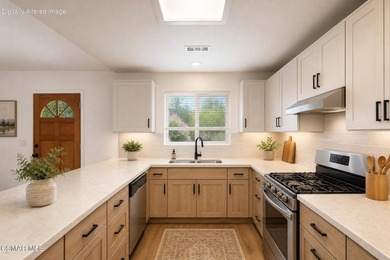 Unlock the possibilities with this rare duplex-zoned property in - photo 19