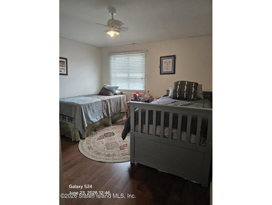 Superb Annadale location near train, buses, shops and - photo 20