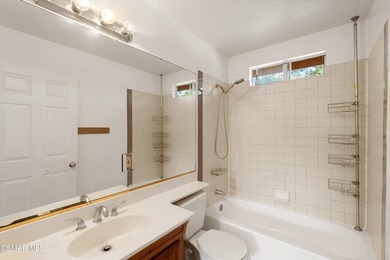 Unlock the possibilities with this rare duplex-zoned property in - photo 21