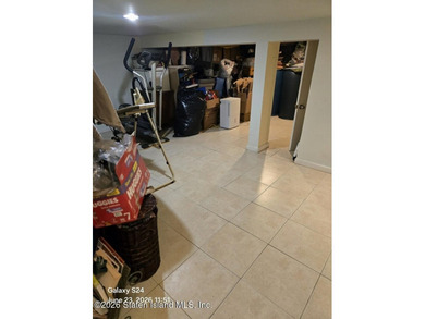 Superb Annadale location near train, buses, shops and - photo 21