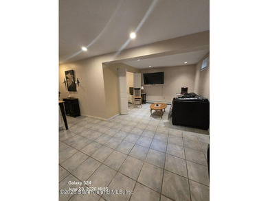 Superb Annadale location near train, buses, shops and - photo 22