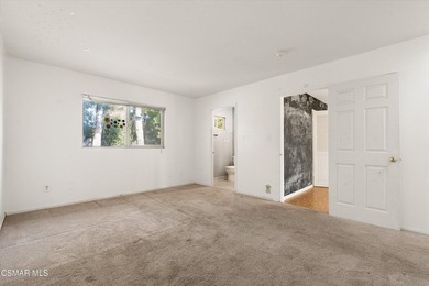 Unlock the possibilities with this rare duplex-zoned property in - photo 27