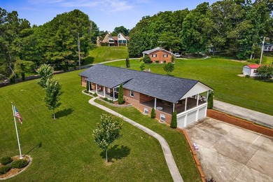 Welcome to 1069 McGregor Ln, a sprawling 3,894-sq.-ft home - photo 31