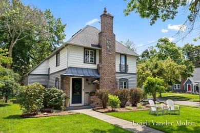 Timeless French Eclectic cottage-style home on one of East Grand - photo 4