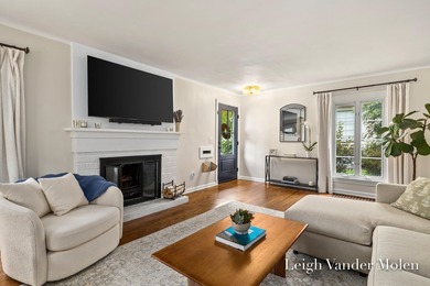 Timeless French Eclectic cottage-style home on one of East Grand - photo 8