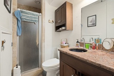 Perfect for investors or individuals! Month-to-month tenant in - photo 8