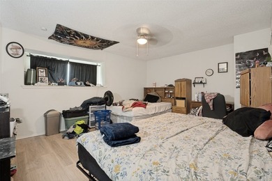 Perfect for investors or individuals! Month-to-month tenant in - photo 9