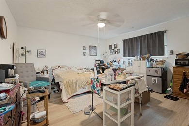 Perfect for investors or individuals! Month-to-month tenant in - photo 10