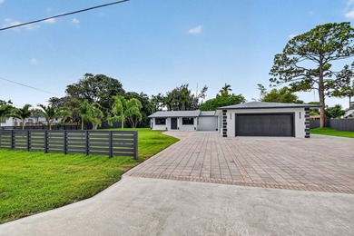 Stunning Fully Renovated 4-Bedroom, 3-Bathroom Modern Oasis with - photo 2