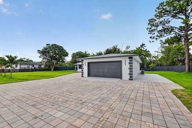 Stunning Fully Renovated 4-Bedroom, 3-Bathroom Modern Oasis with - photo 4