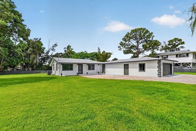 Stunning Fully Renovated 4-Bedroom, 3-Bathroom Modern Oasis with - photo 5
