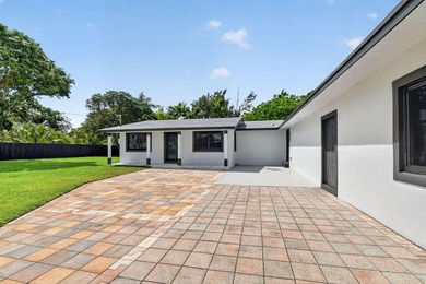 Stunning Fully Renovated 4-Bedroom, 3-Bathroom Modern Oasis with - photo 6