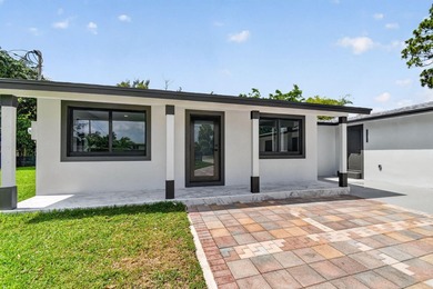 Stunning Fully Renovated 4-Bedroom, 3-Bathroom Modern Oasis with - photo 7