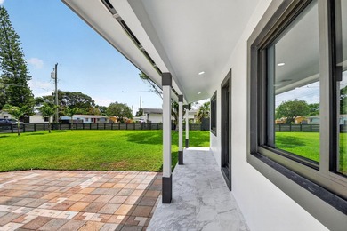 Stunning Fully Renovated 4-Bedroom, 3-Bathroom Modern Oasis with - photo 9