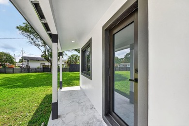 Stunning Fully Renovated 4-Bedroom, 3-Bathroom Modern Oasis with - photo 10