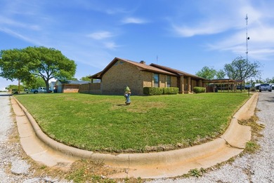 Enjoy a Great Home at a Great Price! This inviting 3-bedroom - photo 3