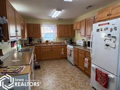 Just what you have been looking for a Shouse!!!! For all your