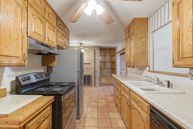Enjoy a Great Home at a Great Price! This inviting 3-bedroom - photo 8