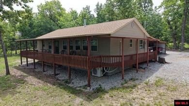 Tucked away in the beautiful Ozarks near Bull Shoals Lake, this - photo 1