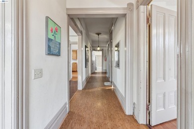 Charming, majestic Victorian Duplex/ Single Family 6-bedroom - photo 6
