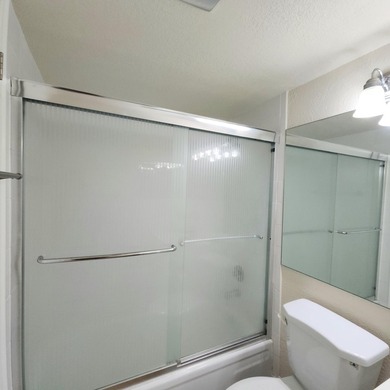 Spectacular open concept 1 bedroom 1.5 bath. This condo is in a - photo 5