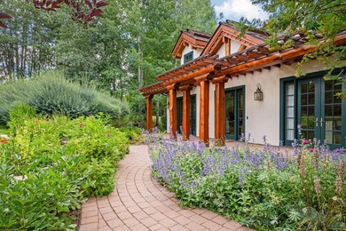 No CCRs No compromises. This Sun Valley compound sits on 1+ acre - photo 7