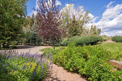 No CCRs No compromises. This Sun Valley compound sits on 1+ acre - photo 9