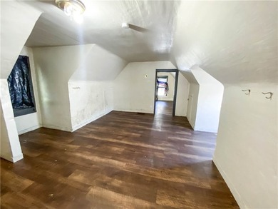 Cute and Cozy 3-bedroom, 1-bath Cape Cod located in the City of - photo 12