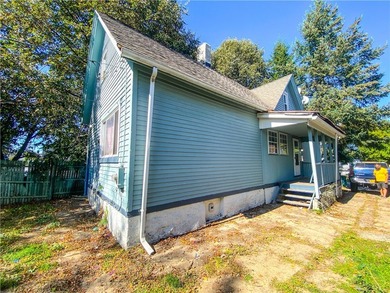 Cute and Cozy 3-bedroom, 1-bath Cape Cod located in the City of - photo 14