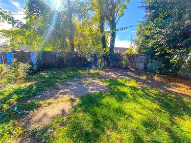 Cute and Cozy 3-bedroom, 1-bath Cape Cod located in the City of - photo 15