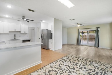 Welcome to 98 Pintail Court, a beautifully maintained CBS pool - photo 6