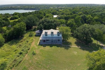 Lake Home Off Market in Clifton, Texas