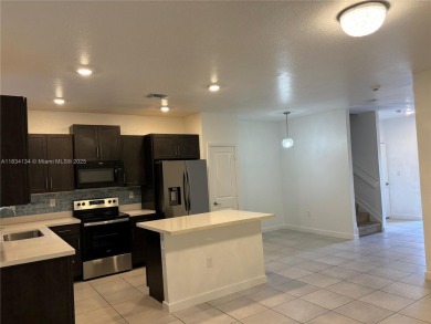 (private lake, pond, creek) Townhome/Townhouse Sale Pending in Homestead Florida