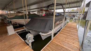 Front-row main channel views, multiple boat slips, and turnkey - photo 60