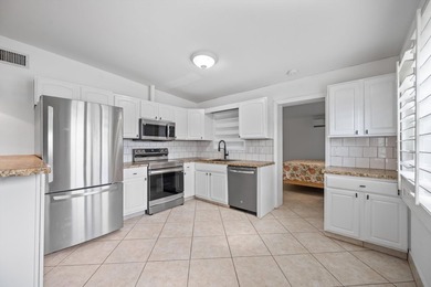 Welcome to this charming and beautifully maintained 3-bedroom - photo 3