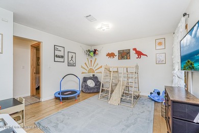 Open House 6/20 & 6/21 12-2pm. Located in the heart of Dongan - photo 11