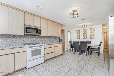 Open House 6/20 & 6/21 12-2pm. Located in the heart of Dongan - photo 14